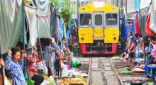 The Folding Umbrella Market : Railway Market Thumbnail Picture